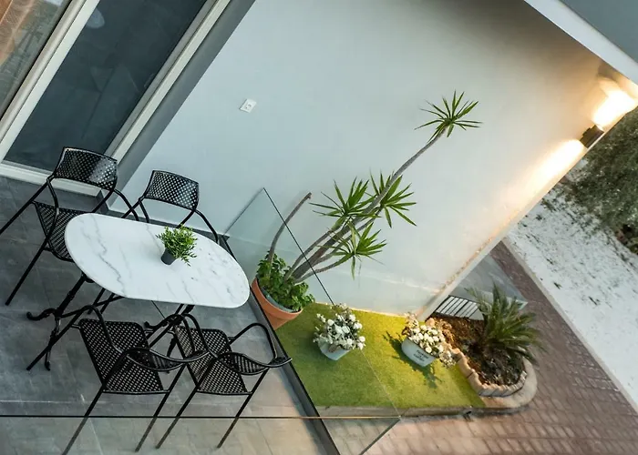Oinoelia Luxury & *