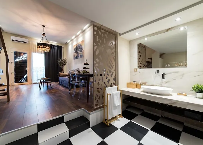 Oinoelia Luxury & *