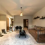 Oinoelia Luxury & *