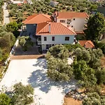 Oinoelia Luxury & Apartament *