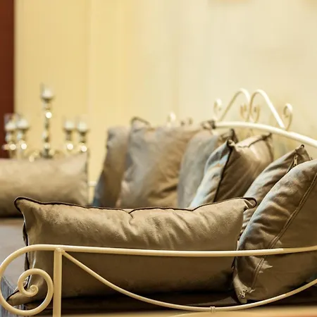Oinoelia Luxury & Потос