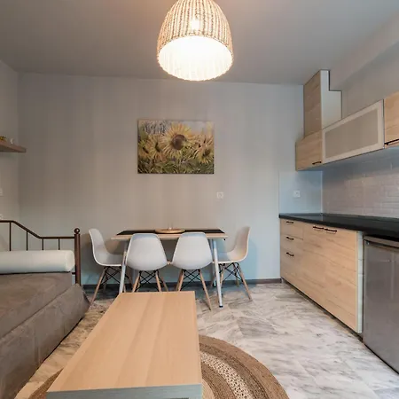 Oinoelia Luxury & Потос