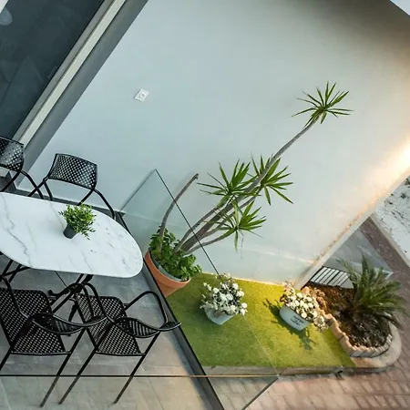Oinoelia Luxury & *