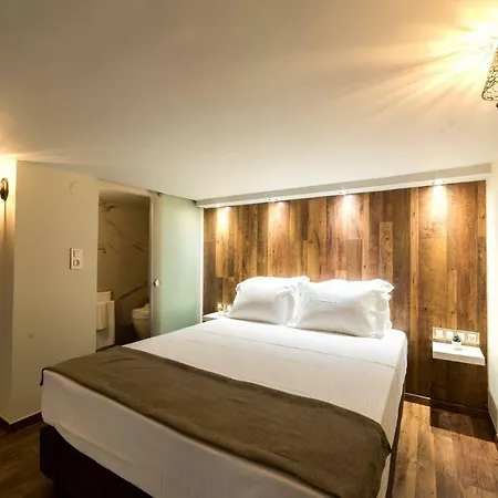 Oinoelia Luxury & *