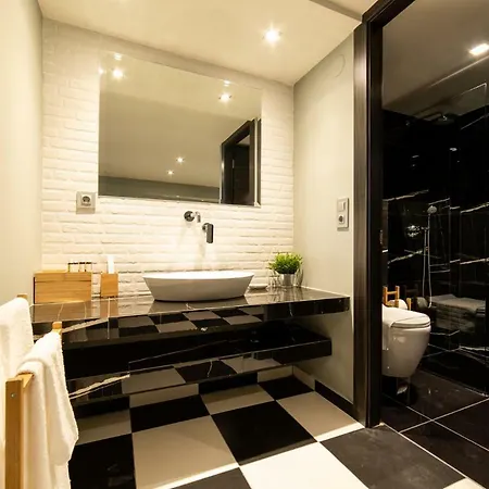 Oinoelia Luxury & Потос