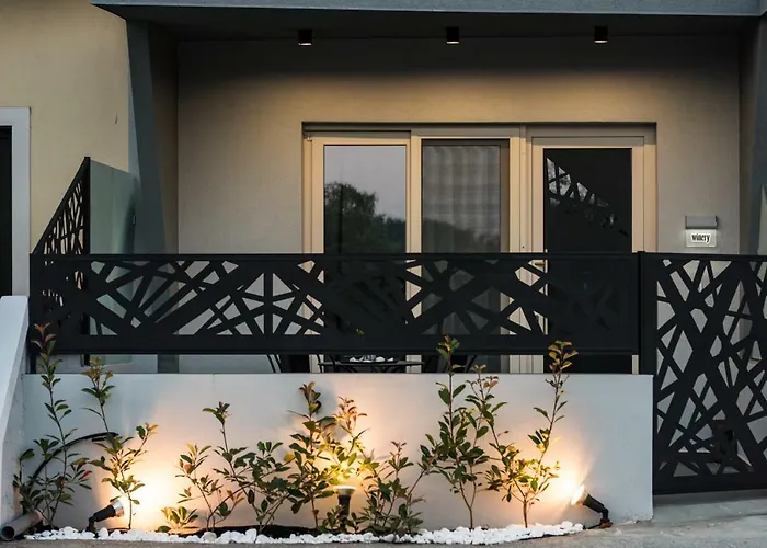 Oinoelia Luxury & *